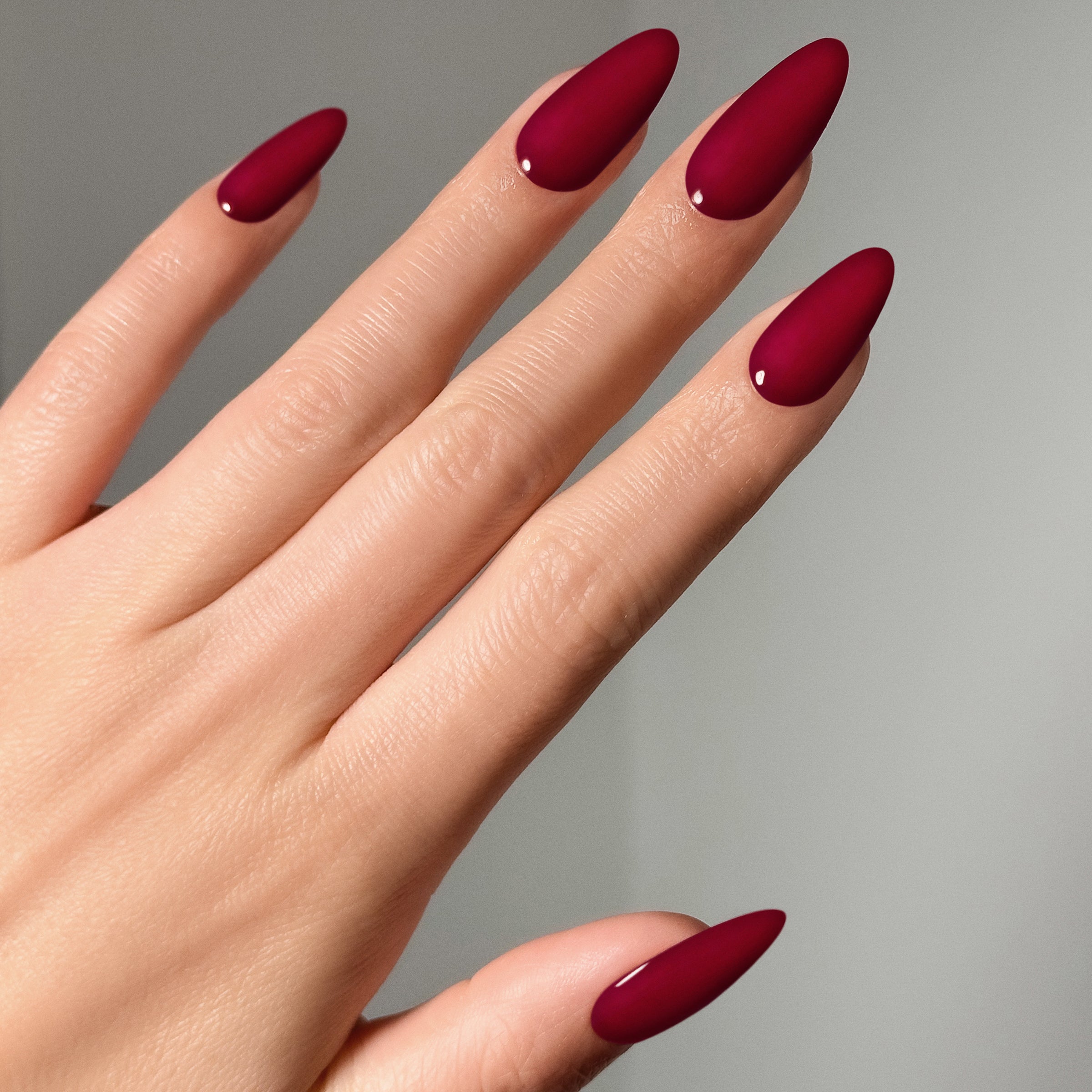 On-hand model wearing Salon Perfect .5OZ 1-Step Gel Cherry Mochaccino