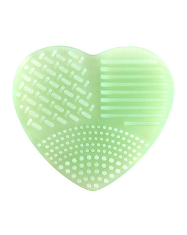 Salon Perfect Silicone Brush Cleansing Mitt - Heart-Shaped, Multi-Textured Surface for Deep Cleaning Makeup Brushes.