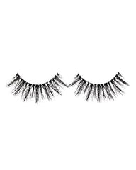 Salon Perfect 663 Lashes – Wispy, voluminous false lashes with a dramatic 3D curl and tapered tips for bold eye enhancement.