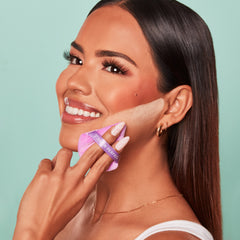 Woman applying a beauty powder to her face with a Powder Puff