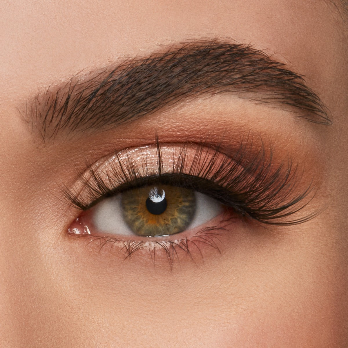 A front view close up eye shot of Salon Perfect Wisper Wink 685 lash
