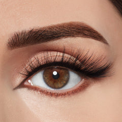 A front view close up eye shot of Salon Perfect Siren Eyes 653 lash
